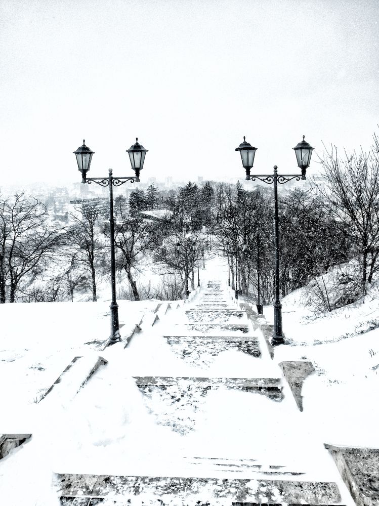 Одинокие фонари.