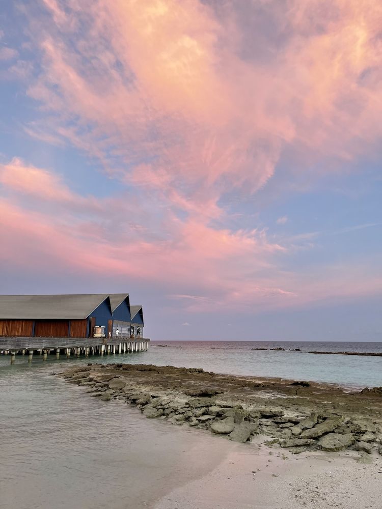 Розовое небо островов