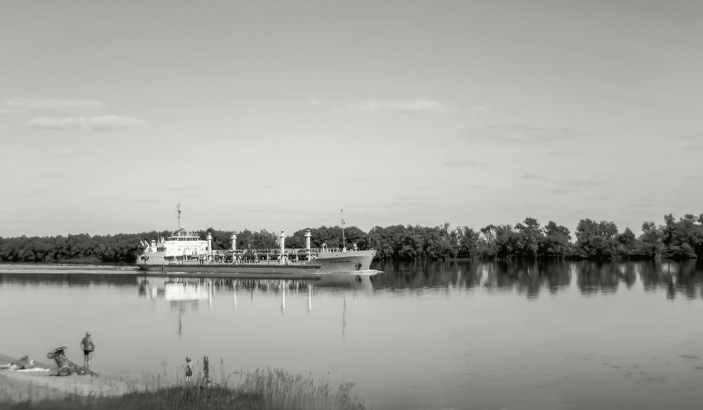 Как провожают пароходы.