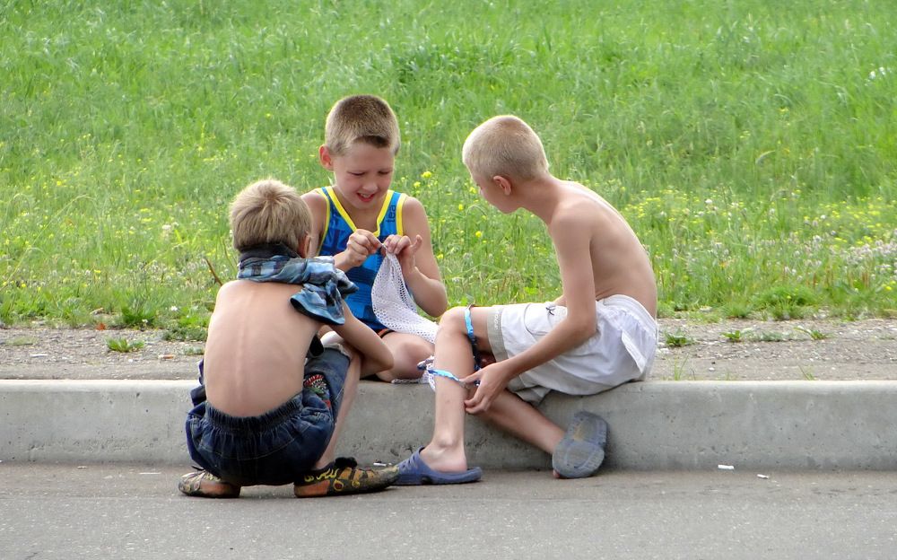 Ребятня на каникулах.