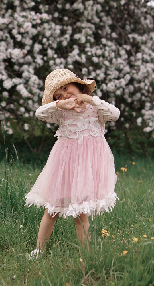 В цветущем саду