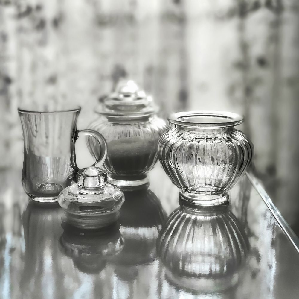 Стекляшечки- свет и тень.