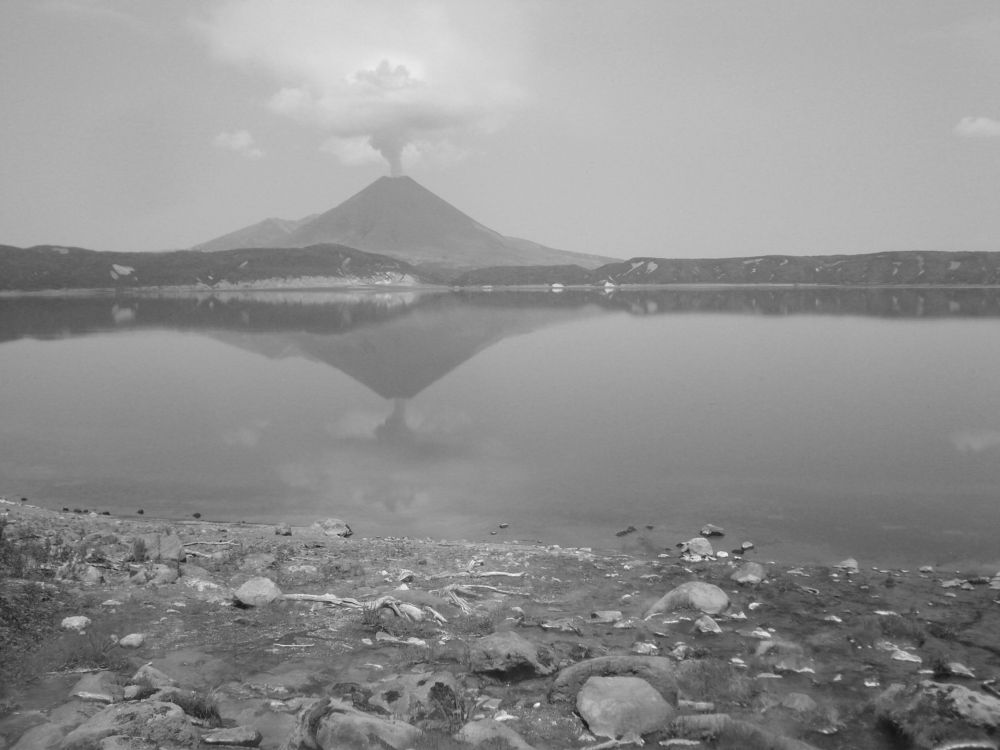 Карымский вулкан и озеро