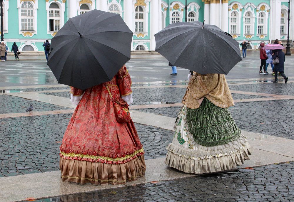 Дождливый день на дворцовой площади