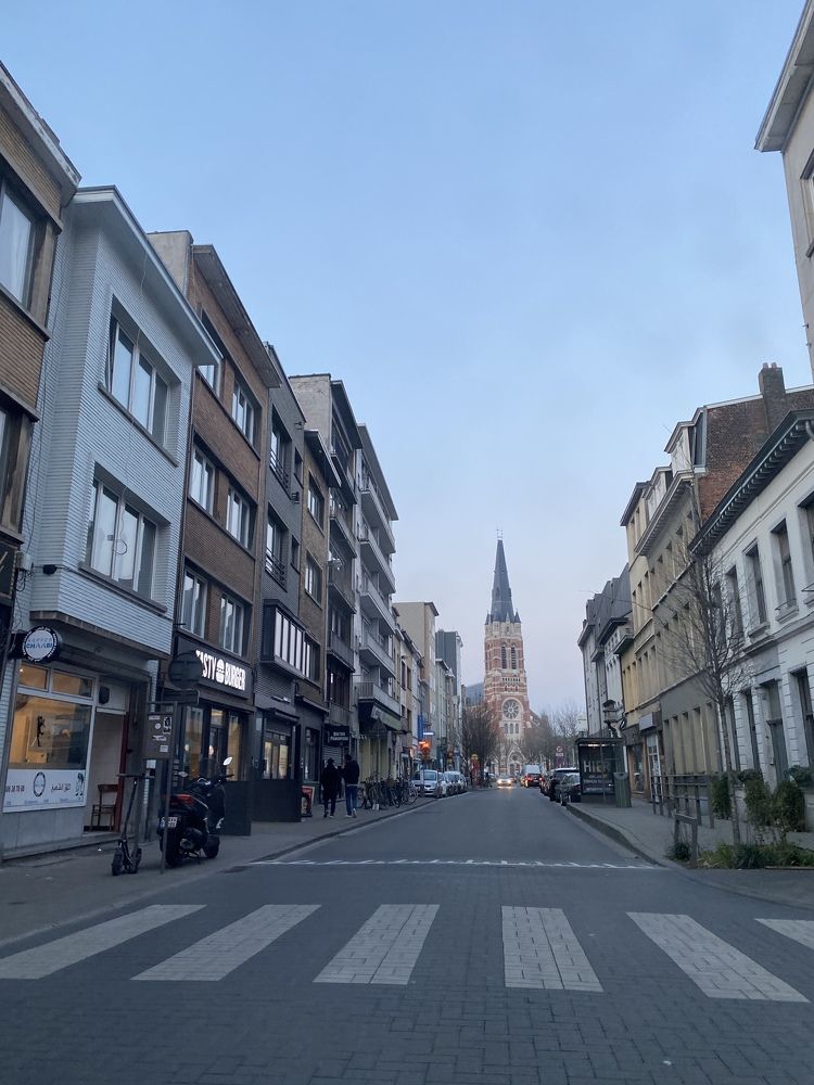 the city of Antwerp through the eyes of a refugee