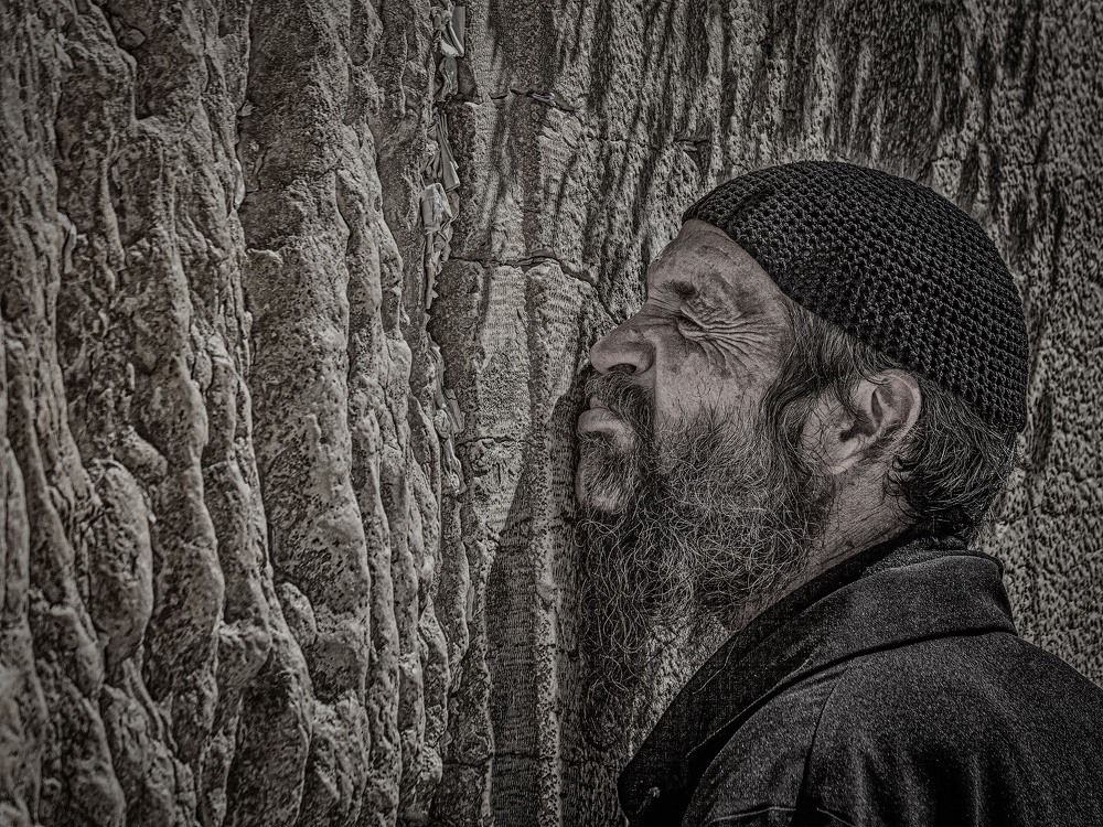 Photograph by Beniamin Kelim