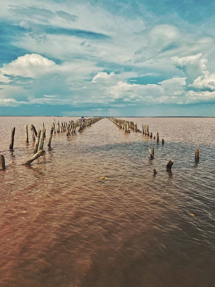 Розовое озеро