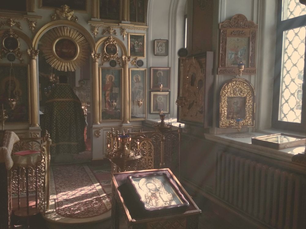 Утро в храме