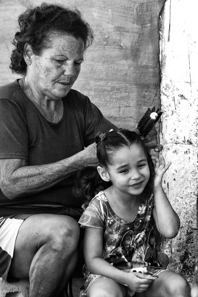 "Cuando mi abuela me peina"