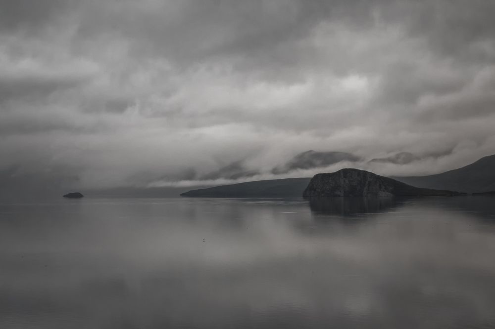 Утро на Курильском озере.