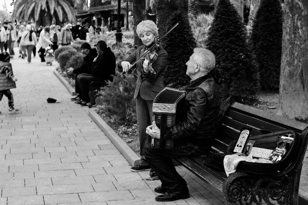 На улице в Сочи.