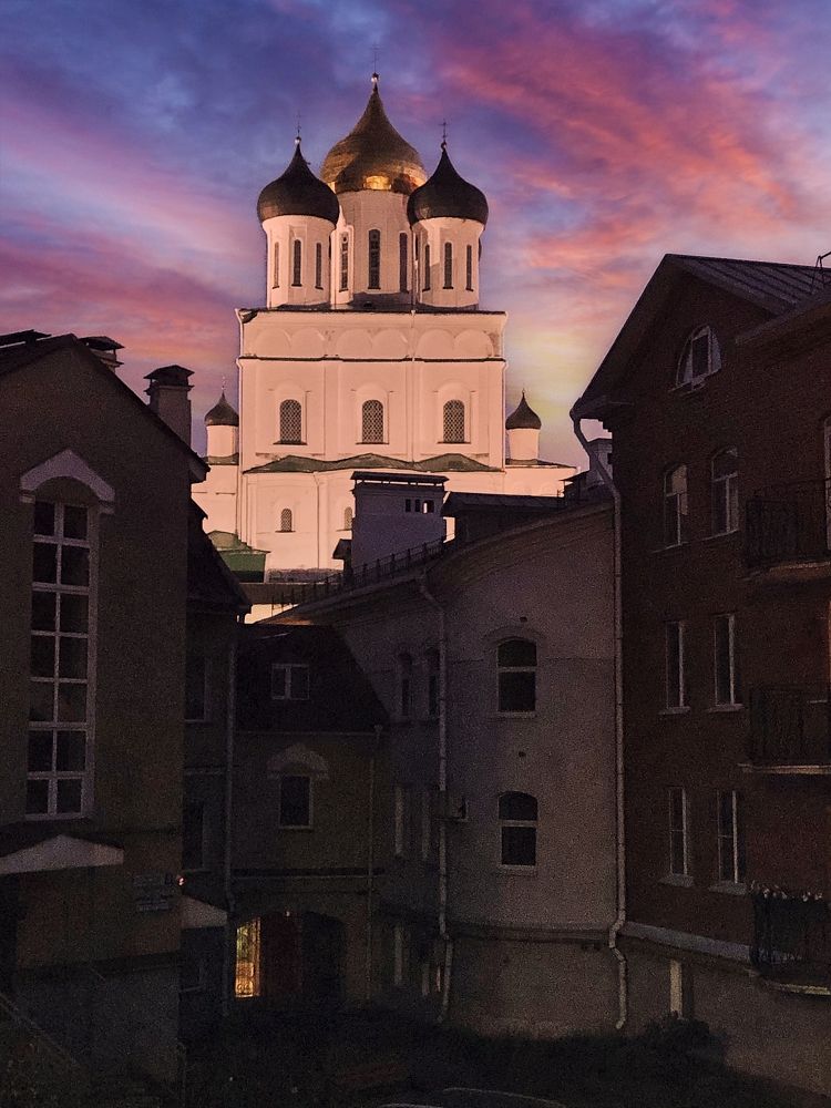 В Псковском дворике