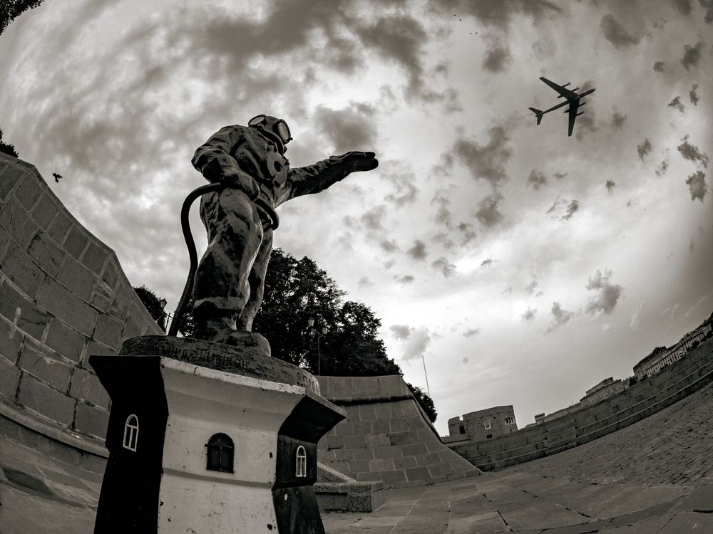 Водолаз и самолёт