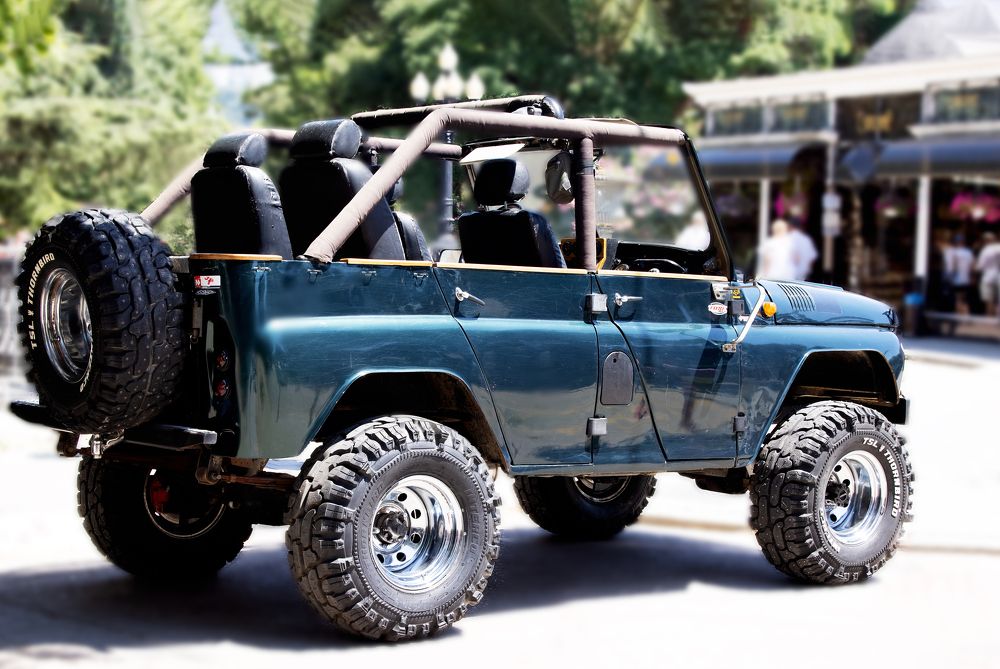 Рабочий автомобиль УАЗ.