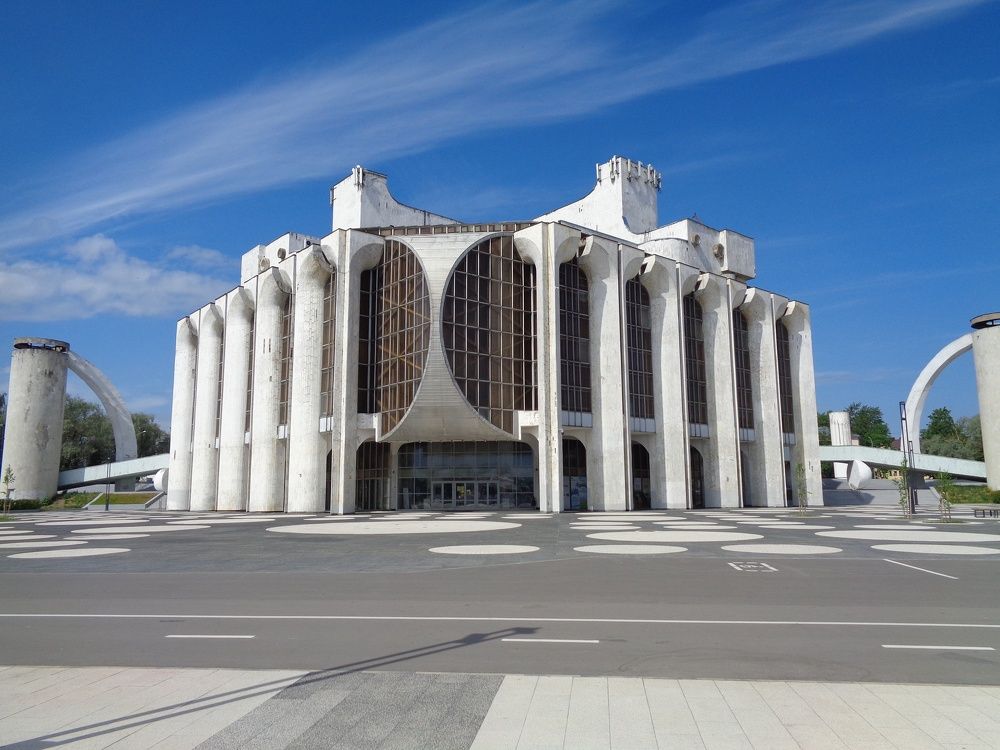 здание драматического театра в Великом Новгороде, Россия