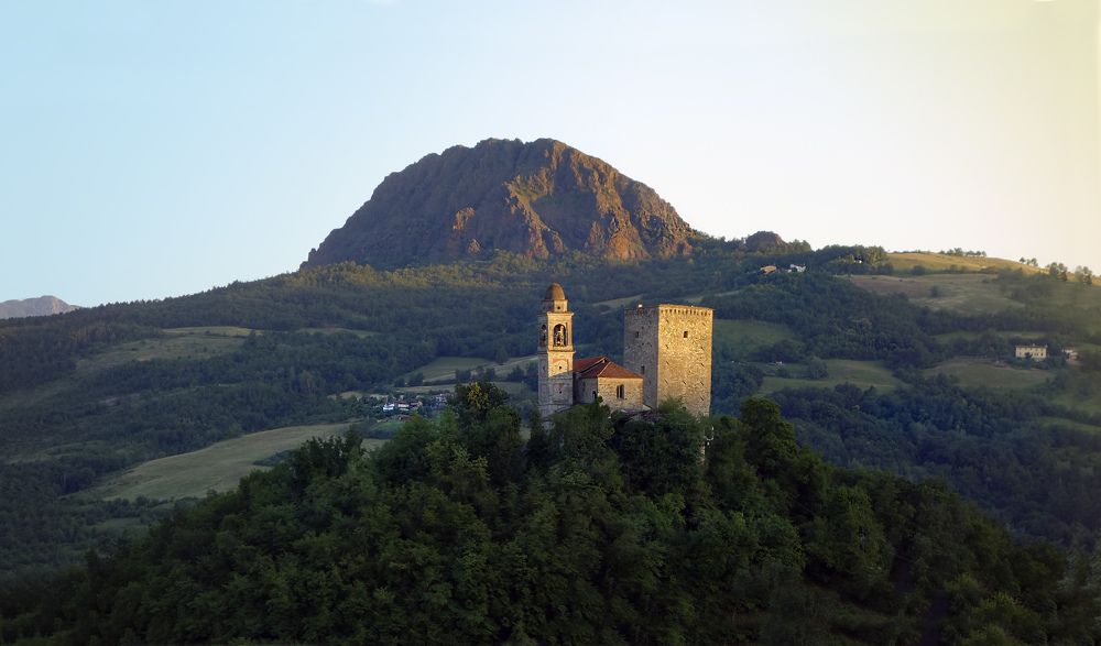 La chiesa e il castello di Bobbiano