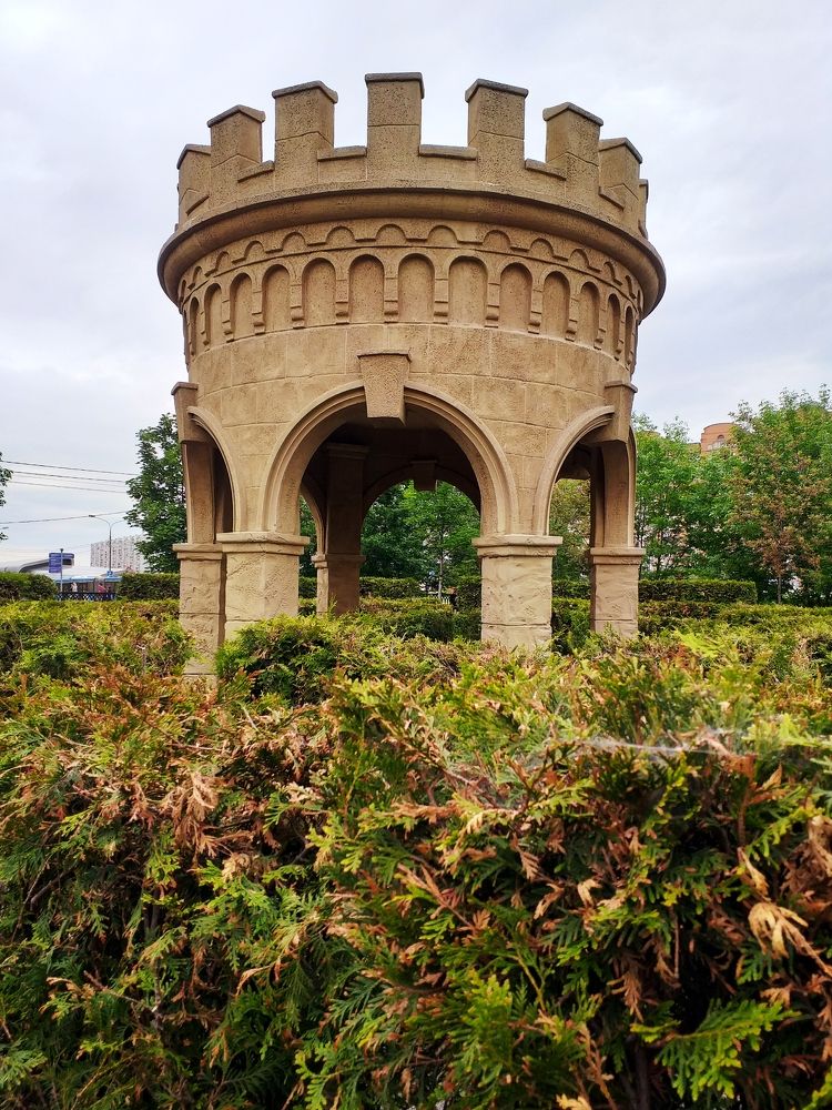 Опустевшая беседка