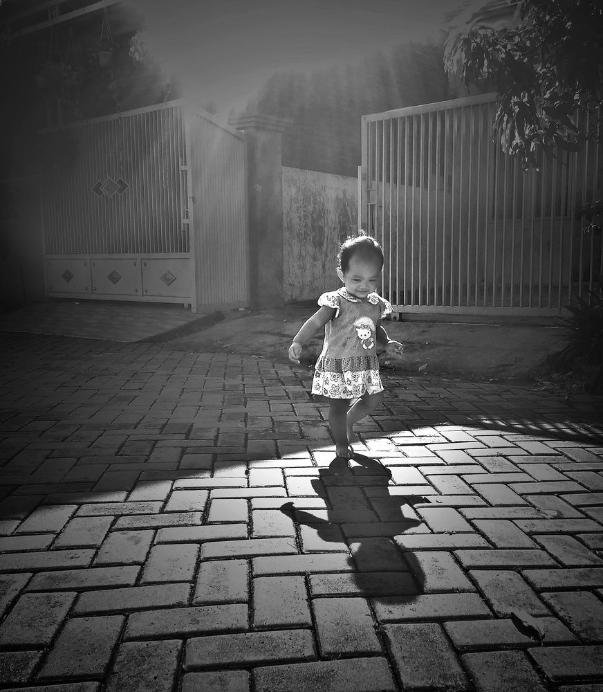 Rara with backlight morning