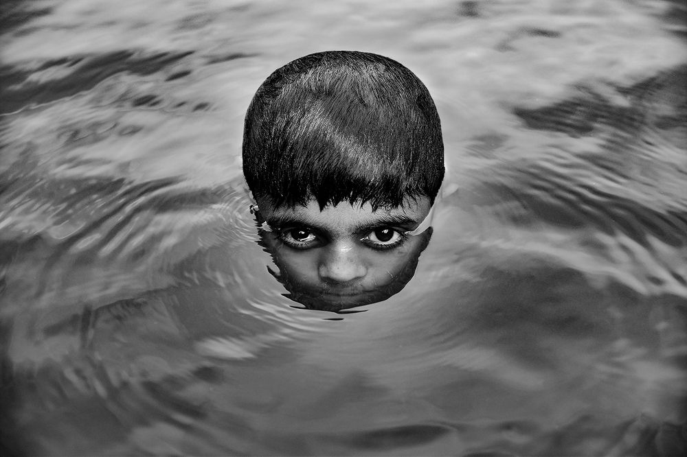 Eyes on the floating sky.