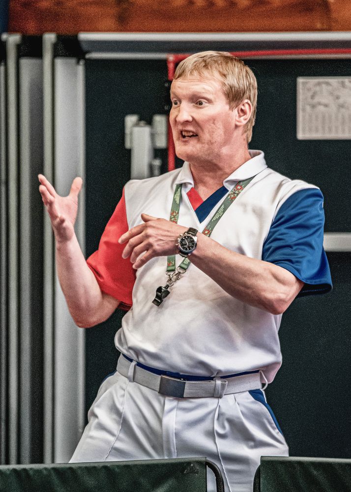 Ученик на ковре.