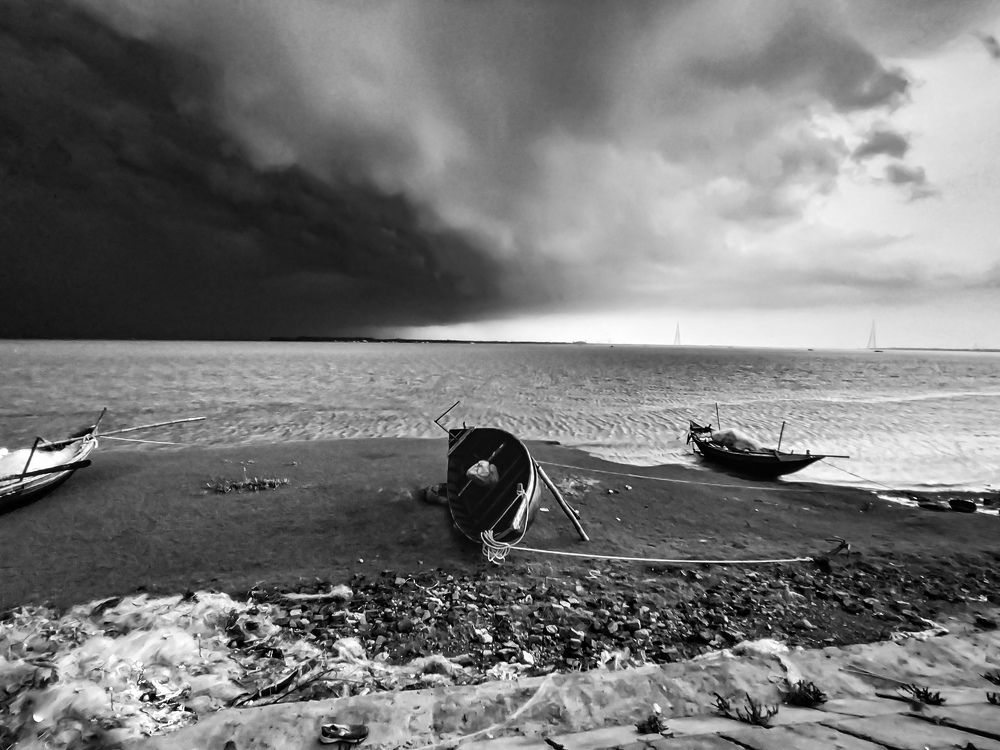 [B&W Photography] River Bank