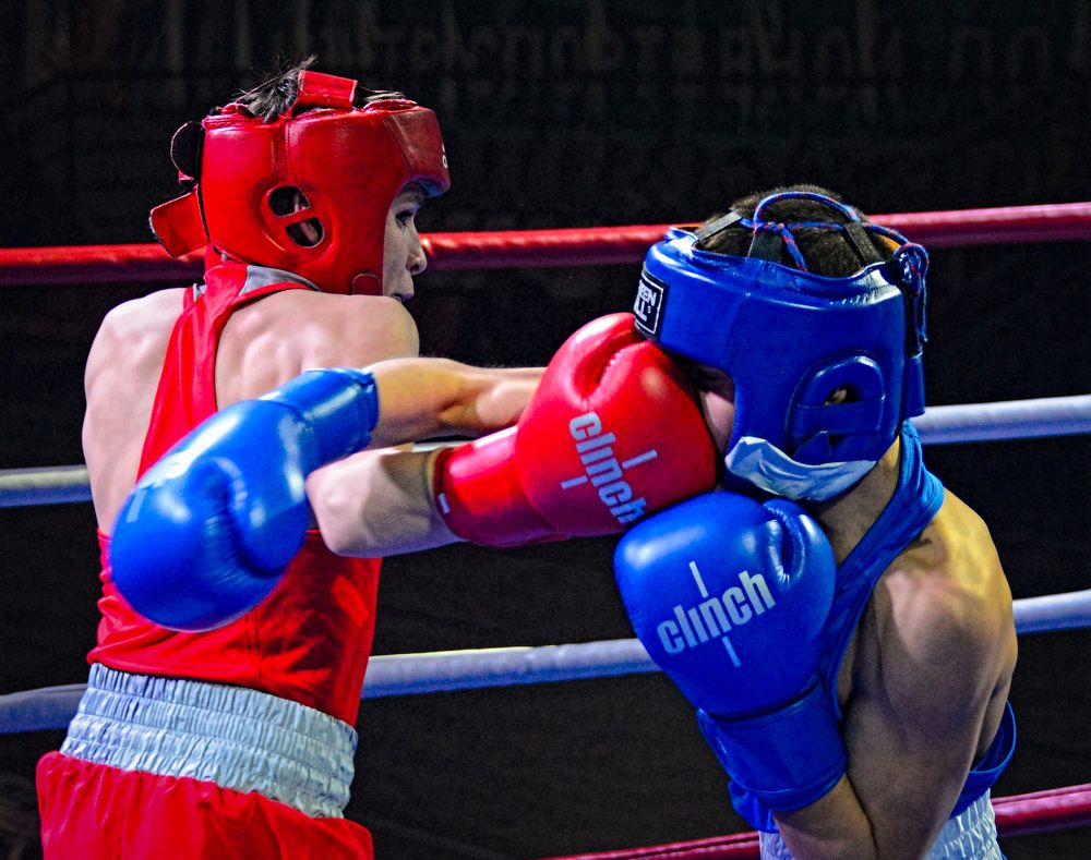 Девушки бойцы.