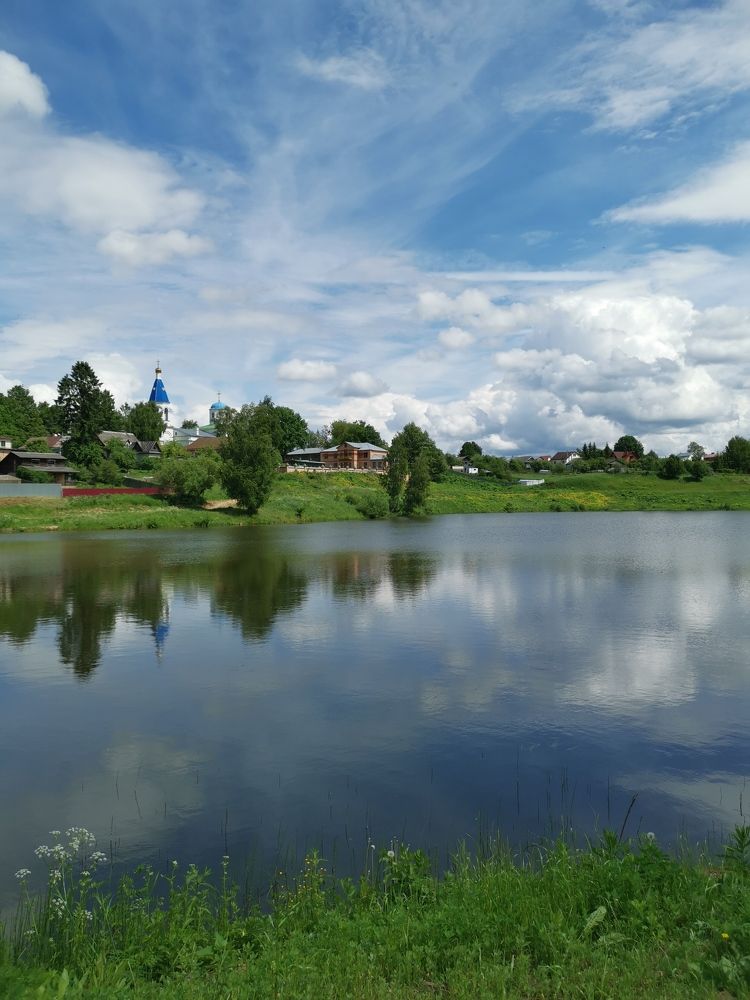 На берегу озера