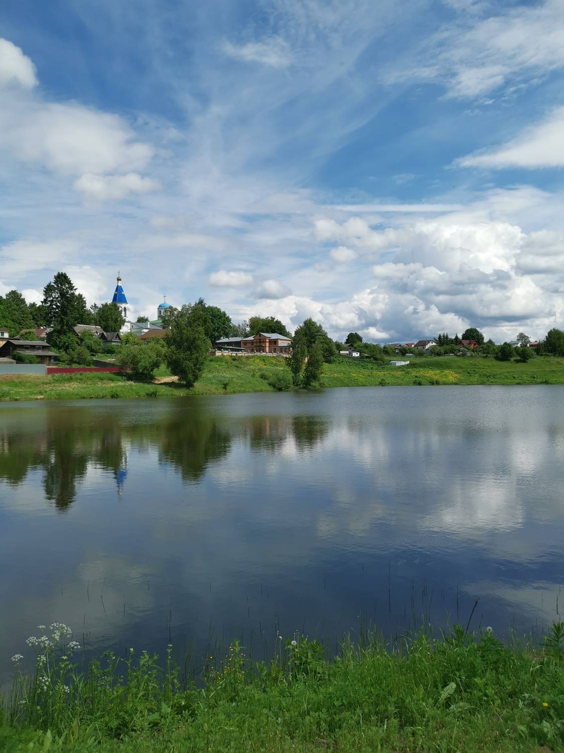 На берегу озера