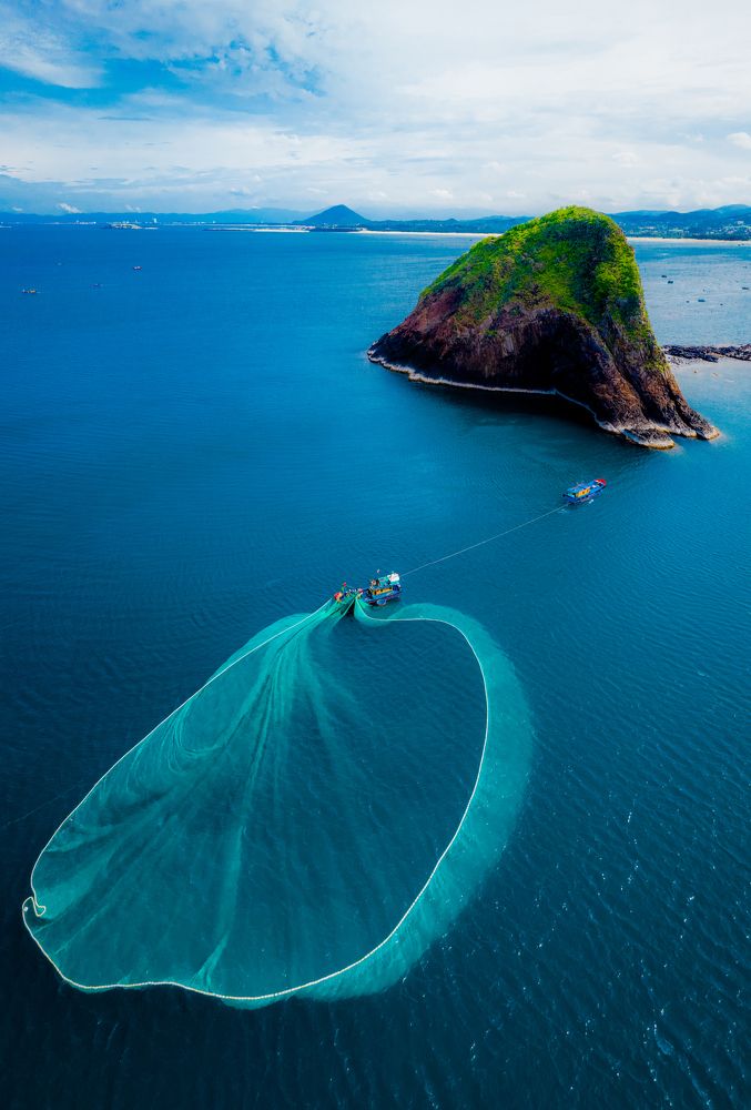 Drawing up a fishing net