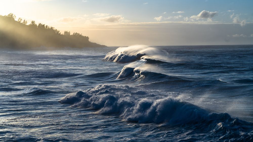 Lever du soleil sur Langevin _ île de la Réunion