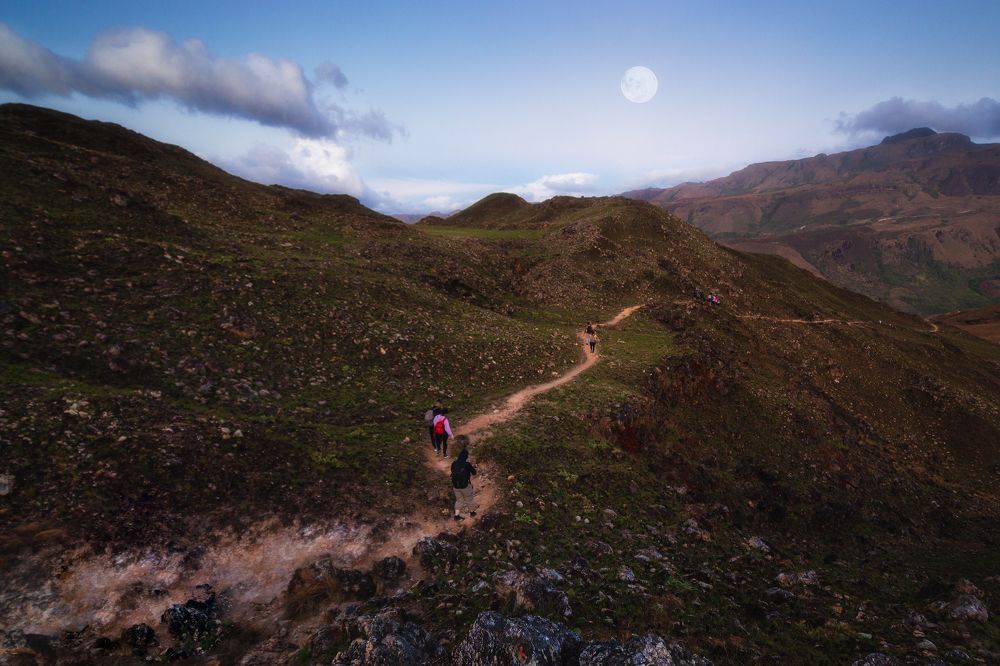 Luna llena en el amanecer