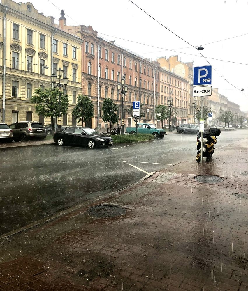 Питерские улицы под дождём.