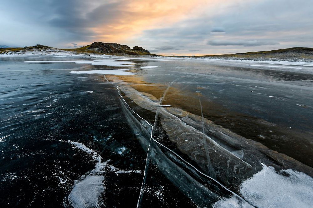 Байкал. Трещина.