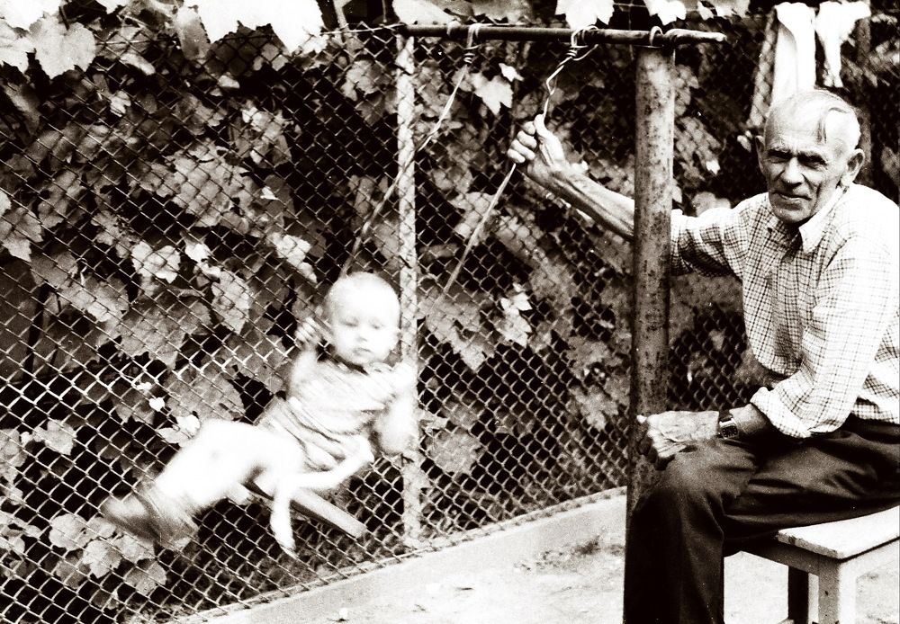 Дедушка Петя...и внук Саня... !