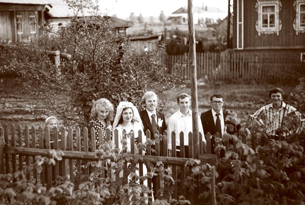 Перед родным домом...!