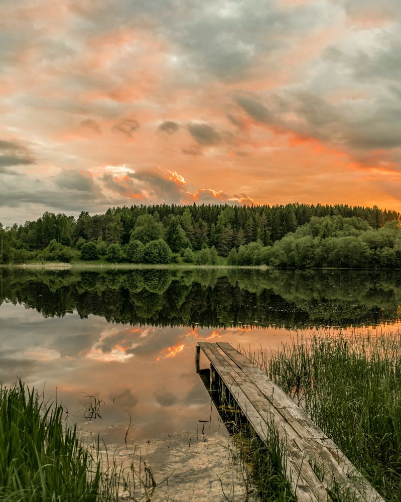 Закат на озере