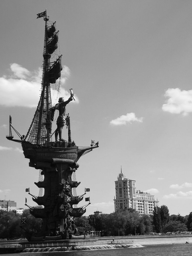 Москва. Набережная. Петр Первый.