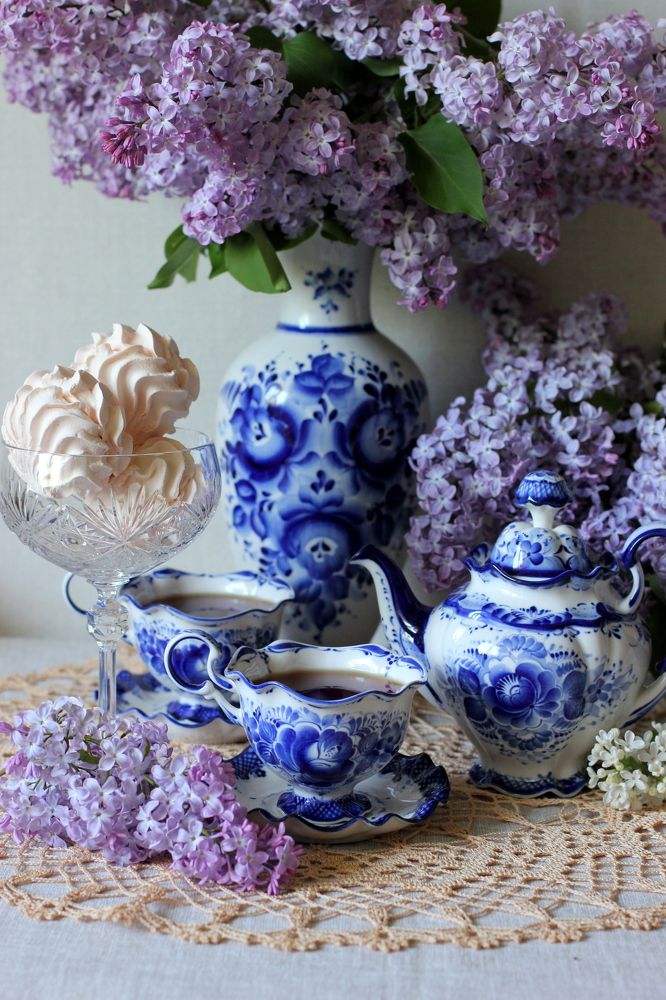 Сирень и гжель