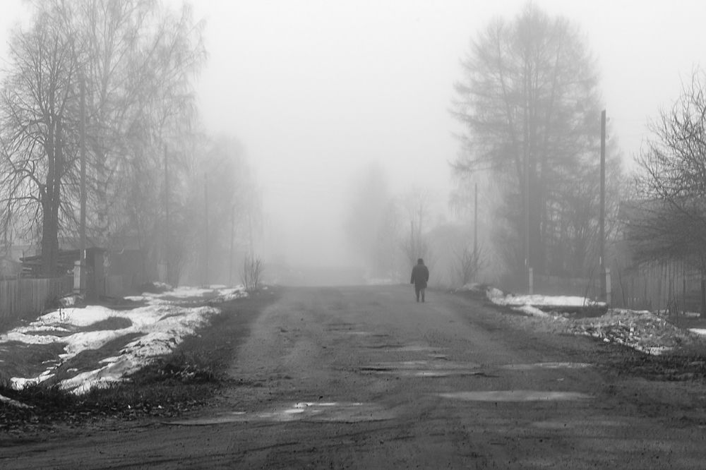 Туман, одинокий прохожий