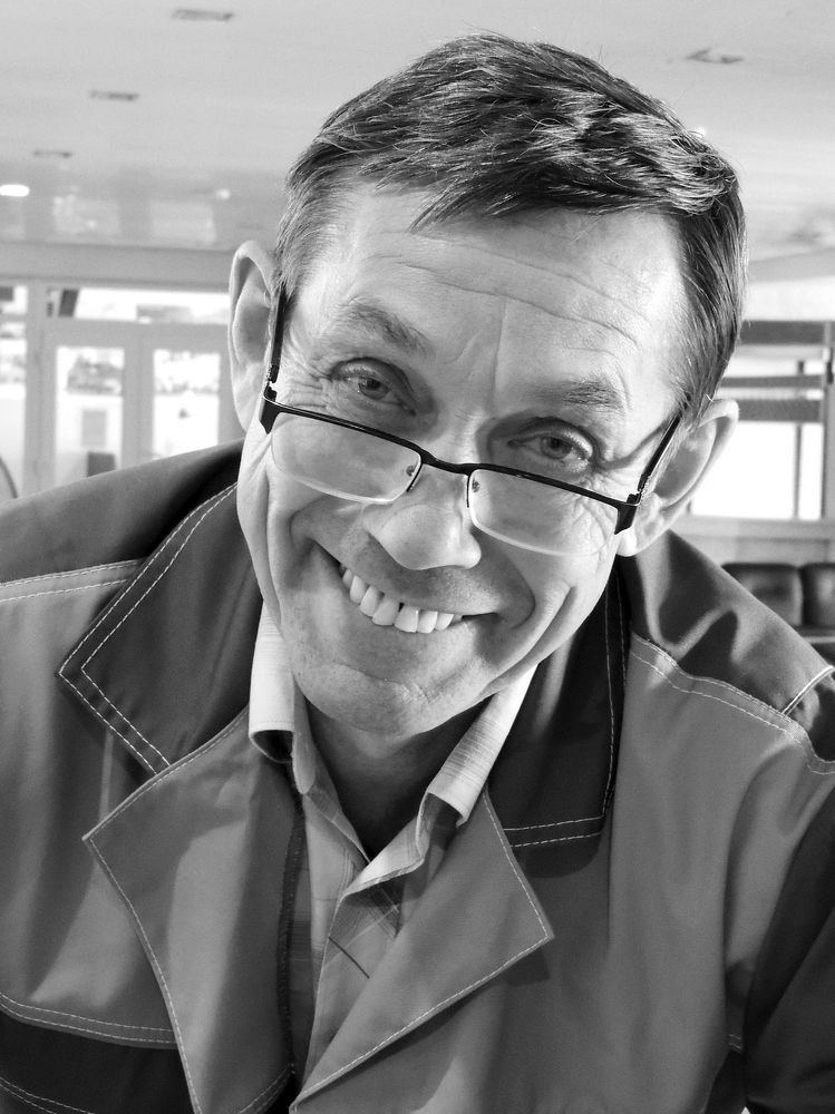 Поделись улыбкою своей.