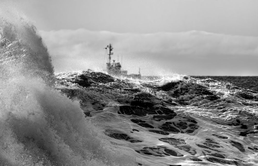 За линией прибоя.