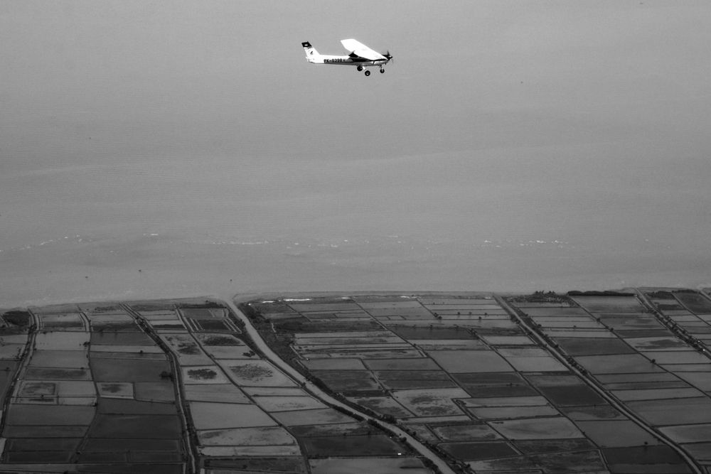 Cessna 172 flies at high altitude