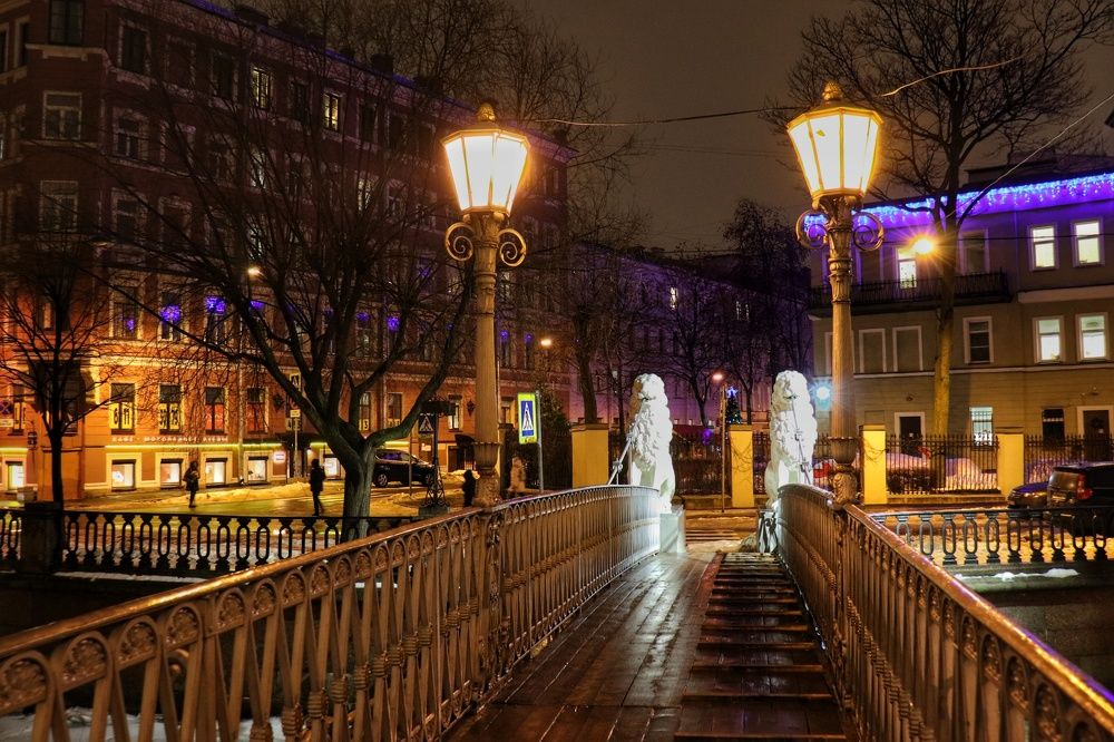 На Львином мосту