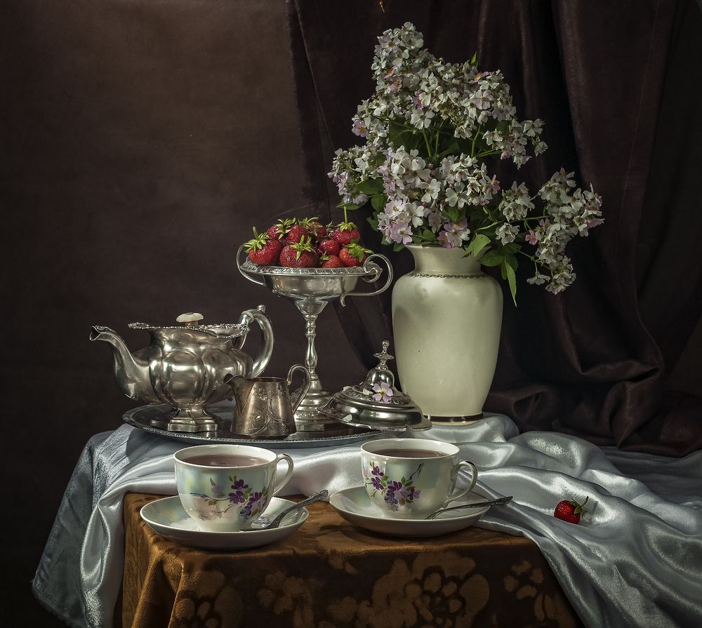 Чайный этюд с клубникой