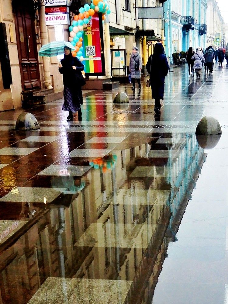 "В Петербурге сегодня дожди..."
