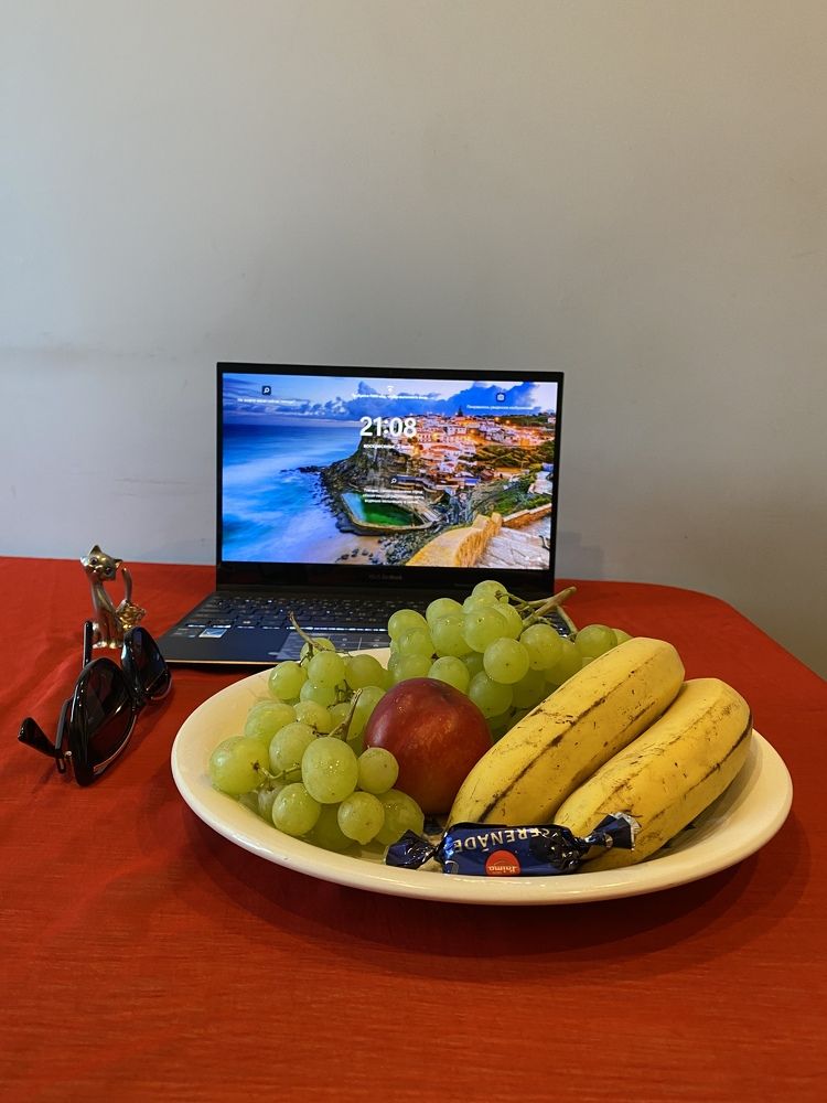 Натюрморт с laptop