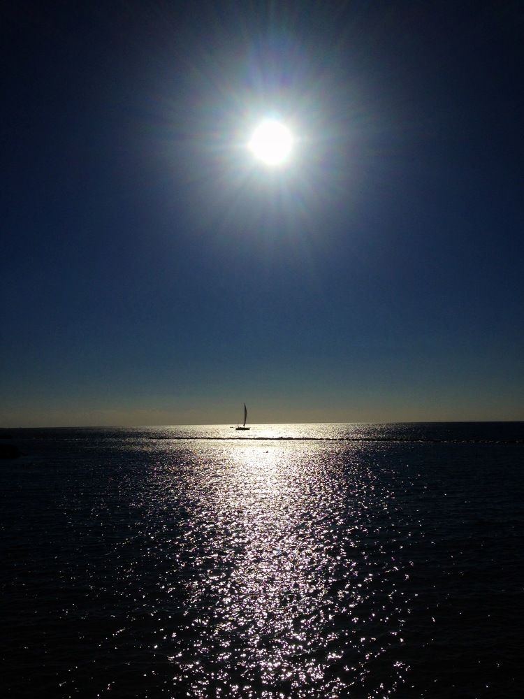 Солнечная тропа…Море…Парусник.