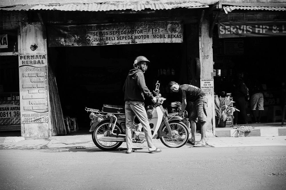 Photograph by Bambang Tjiptoroso