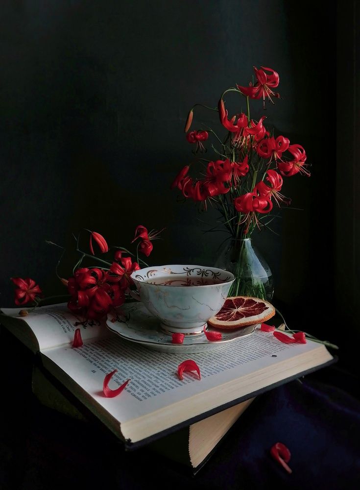 Чаепитие с алыми саранками