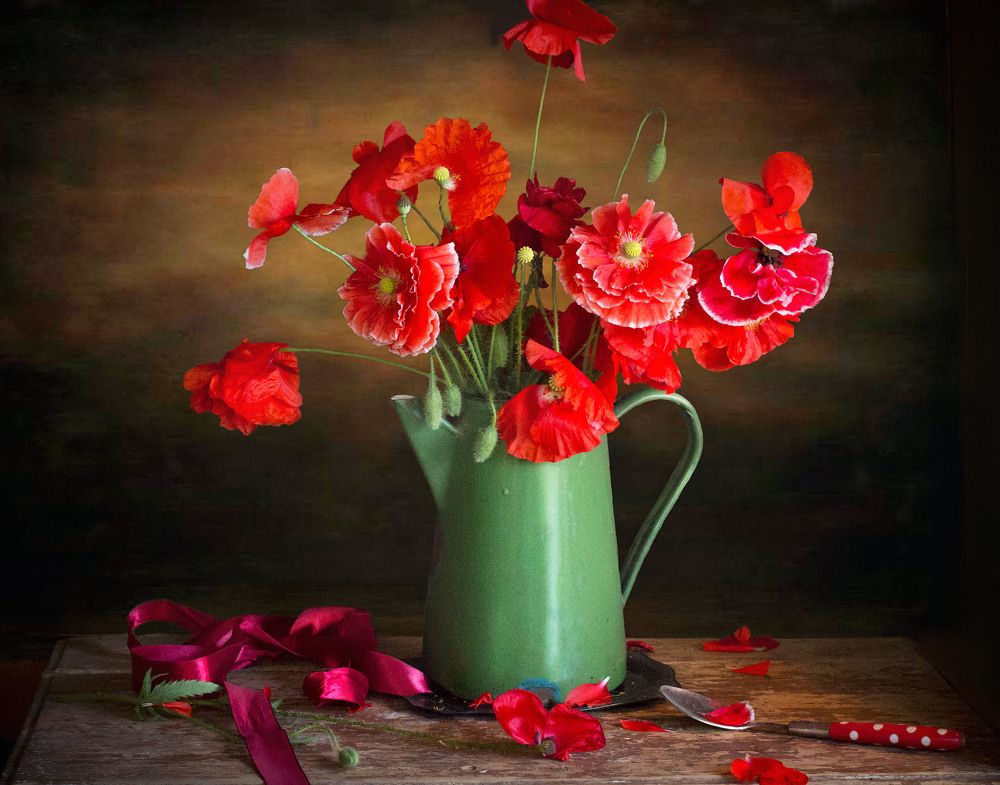 Маки в зелёном чайнике